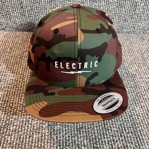 Electric UnderVolt Camo Snapback Hat NWT Adjustable Flat Brim Cap